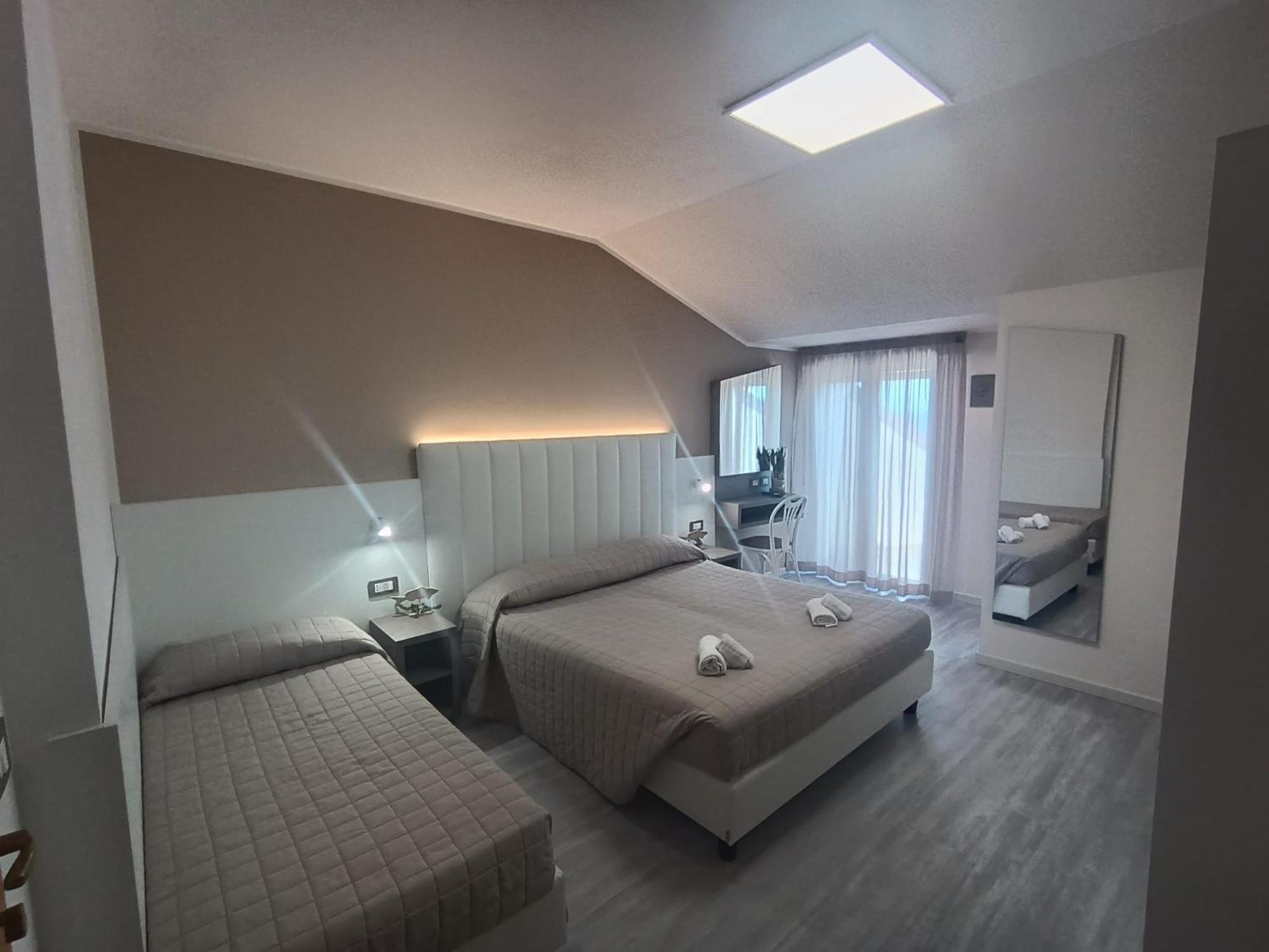 Hotel Cannes Bellaria-Igea Marina Esterno foto