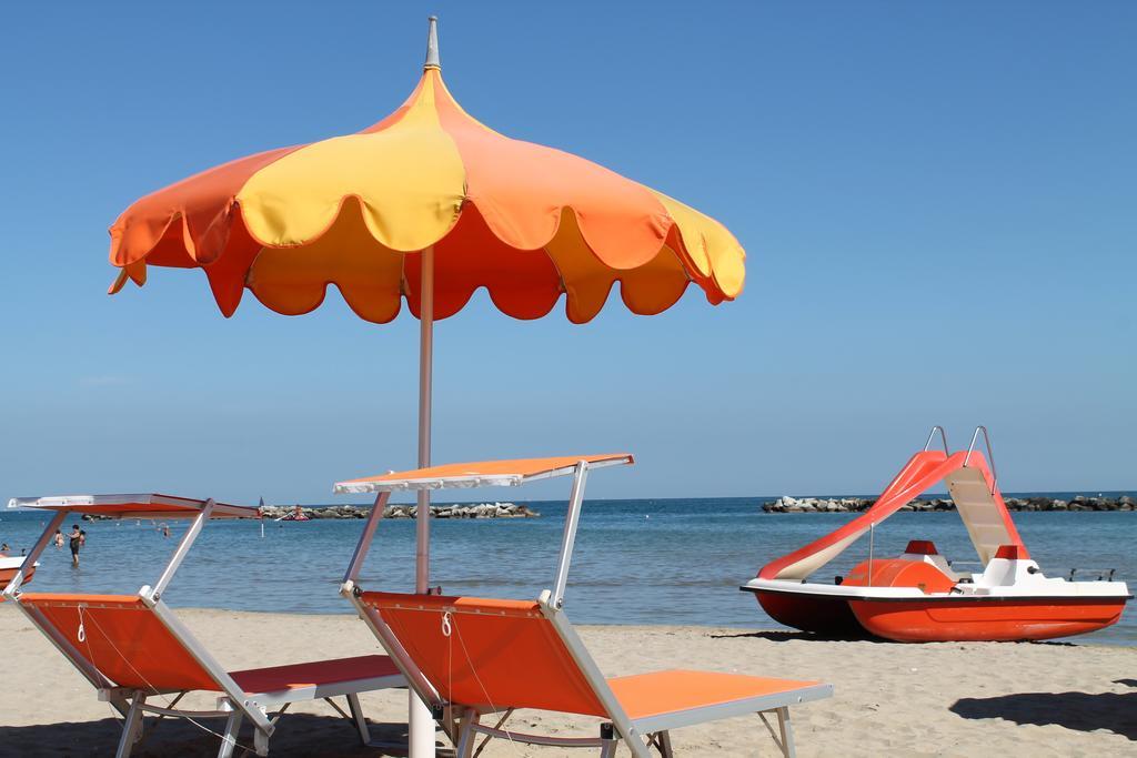 Hotel Cannes Bellaria-Igea Marina Esterno foto