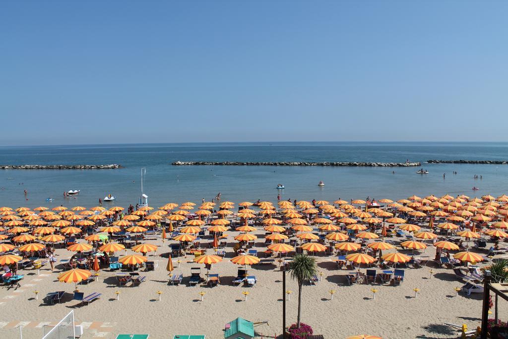 Hotel Cannes Bellaria-Igea Marina Esterno foto