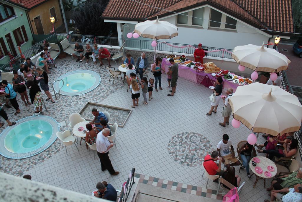 Hotel Cannes Bellaria-Igea Marina Esterno foto